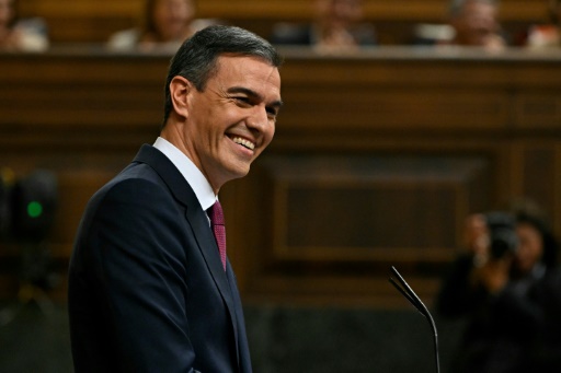 Pedro Sánchez en passe d'être reconduit à la tête d'une Espagne divisée