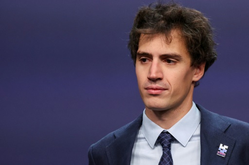 La start-up Mistral AI lève 385 millions d'euros, devient une championne européenne de l'IA