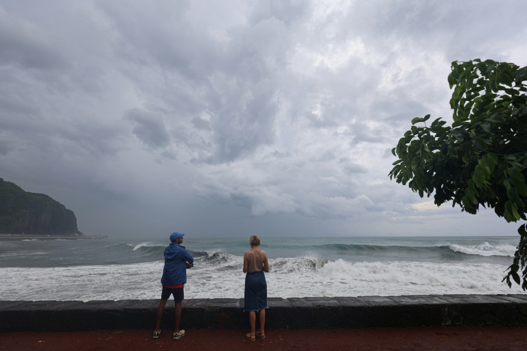 La Réunion en alerte violette, le plus haut niveau, à l'approche du cyclone Garance