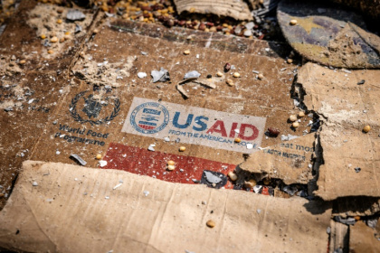 Le logo de l'agence USAID sur un carton à Bukavu, en République Démocratique du Congo, le 21 février 2025
