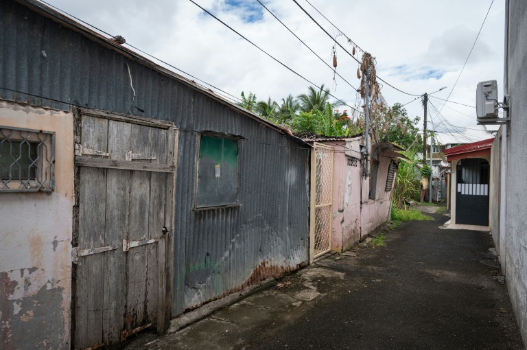 En Guadeloupe, des habitants résignés face à la démolition de leur quartier insalubre