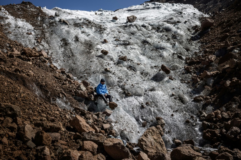 Sur les sommets du Mont Kenya, la fin des glaciers d'Afrique