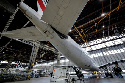 Un hangar de maintenance d'Air France à l'aéroport de Roissy, près de Paris, le 4 février 2025