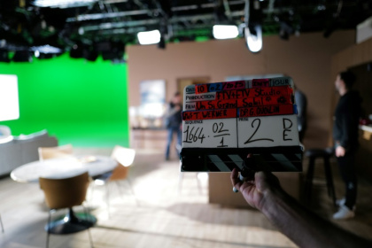 Le plateau de tournage de la série télévisée "Un si grand soleil" aux studios V de France Télévisions à Vendargues, près de Montpellier, le 10 février 2025