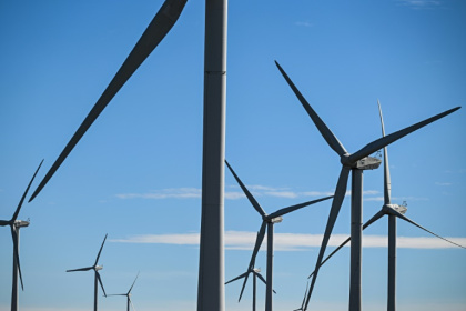 Des éoliennes du parc d'Aumelas, le 12 mars 2025 dans l'Hérault