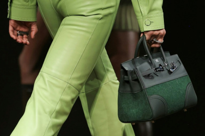 Lors du défilé d'Hermès présentant sa collection de prêt-à-porter féminin automne-hiver 2025-2026 à Paris, le 8 mars 2025