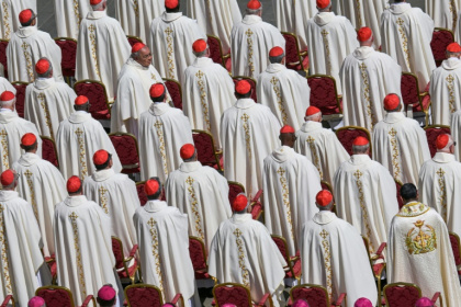 place Saint-Pierre au Vatican au lendemain des funérailles du pape François, le 27 avril 2025