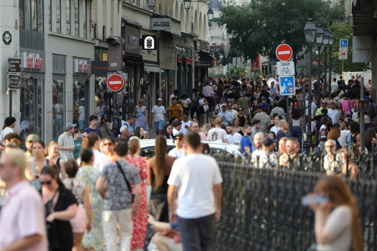 Fête de la musique : forte affluence, des piqûres et plus de 300 gardes à vue