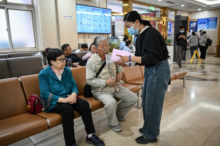 En Chine, des GPS humains pour naviguer dans le labyrinthe hospitalier