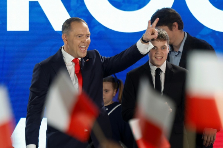 Présidentielle en Pologne : le candidat nationaliste en tête avec 51% des voix, selon une estimation