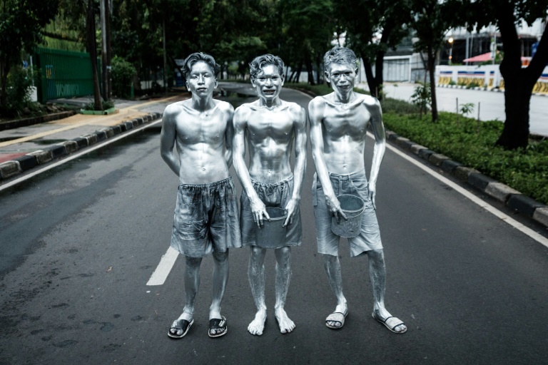 A Jakarta, des "hommes d'argent" qui en voient rarement la couleur