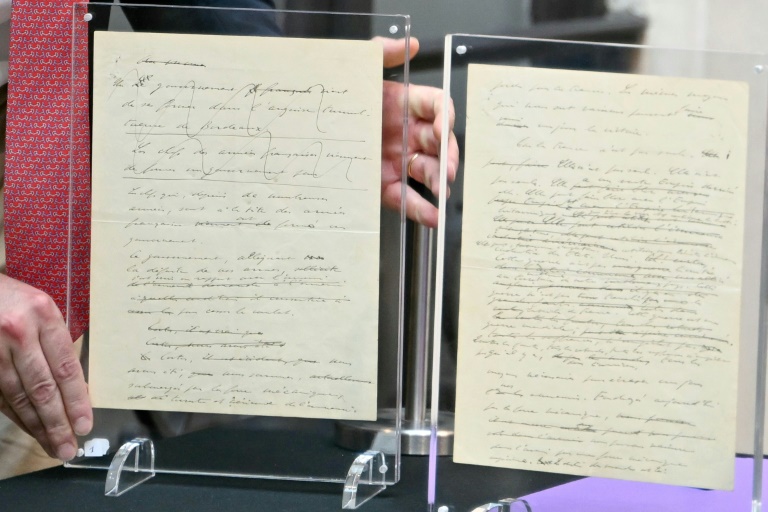 Le manuscrit de l'Appel du 18 juin entre aux Archives nationales