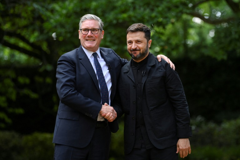 Zelensky et Starmer vont renforcer leur coopération militaire pour produire des drones