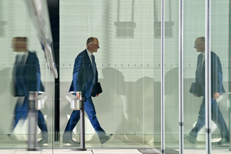 Merz prend les rênes de l'Allemagne face à l'ouragan Trump