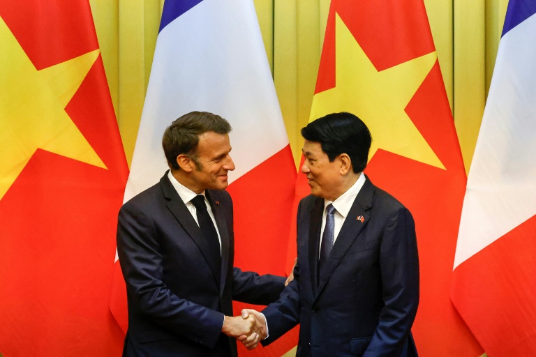 Macron en "ami sûr et fiable" du Vietnam face à Trump et Xi
