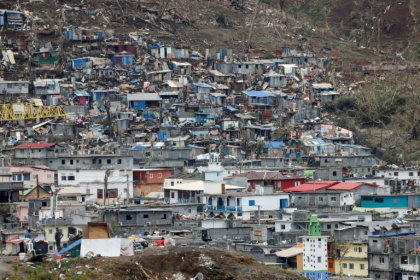 Le quartier informel de Kawéni à Mamoudzou, juste après le passage du cyclone Chido, le 19 décembre 2024 - Ludovic MARIN (AFP)