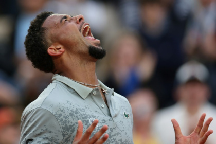 Le Français Arthur Fils a gagné son premier match au premier tour de Roland-Garros le 26 mai 2025 à Paris - Franck FIFE (AFP)