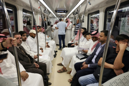 Des usagers dans le métro à Ryad, le 27 avril 2025 en Arabie saoudite - Fayez Nureldine (AFP)