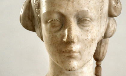Photo non datée diffusée par le musée SNM-Spiš de Levoča, en Slovaquie, montre un buste en marbre attribué au sculpteur italien de la Renaissance Donatello, représentant la noble italienne Cecilia Gonzaga - JOE KLAMAR (AFP)
