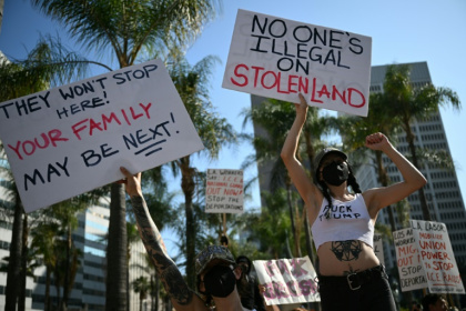 Manifestation contre la politique migratoire du président américain Donald Trump, le 11 juin 2025 à Los Angeles - Omar KAMAL, Corin FAIFE (AFP)