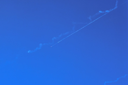 Un missile tiré depuis l'Iran dans le ciel de Naplouse, en Cisjordanie occupée le 19 juin 2025 - Zain JAAFAR (AFP)