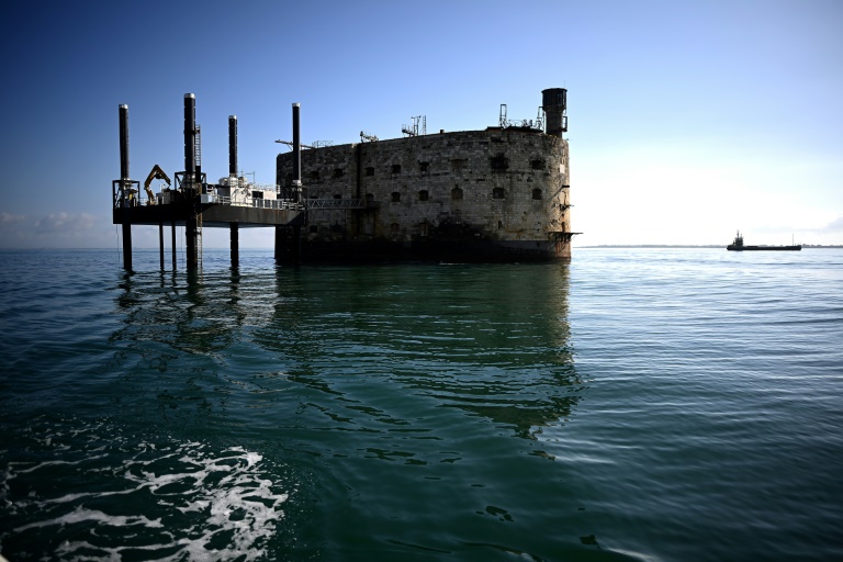Début de travaux titanesques pour renforcer Fort Boyard, menacé par les vagues