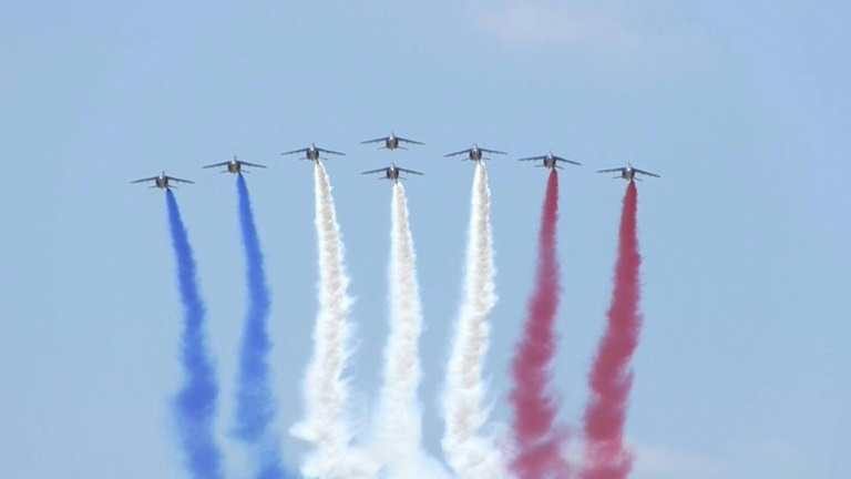 Défilé du 14-Juillet: neuf minutes pour un ballet aérien millimétré