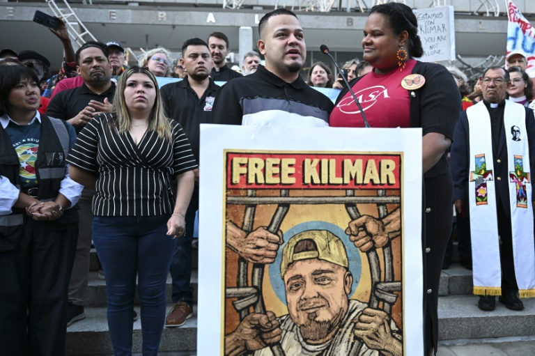 Une cour bloque l'expulsion d'un Salvadorien symbole de la politique antimigrants de Trump