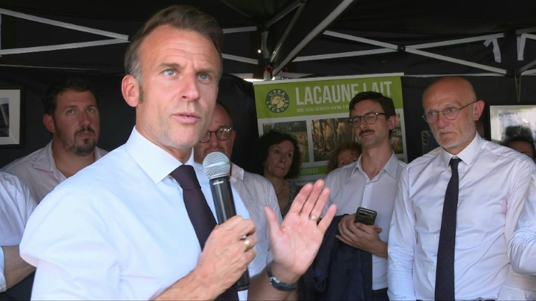 Loup : Macron plaide pour davantage de prélèvements pour protéger le pastoralisme