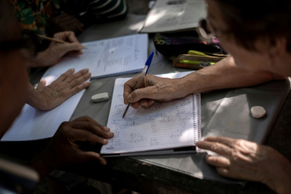 Les disparités de maîtrise des mathématiques sont bien documentées et contribuent au creusement des inégalités sociales - MAURO PIMENTEL (AFP)