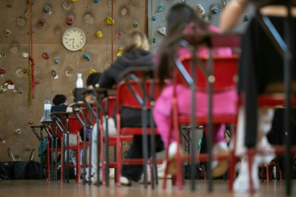 Des élèves pendant l'épreuve de philosophie du baccalauréat au lycée Michel de Montaigne à Mulhouse, dans l'est de la France, le 16 juin 2025 - SEBASTIEN BOZON (AFP)