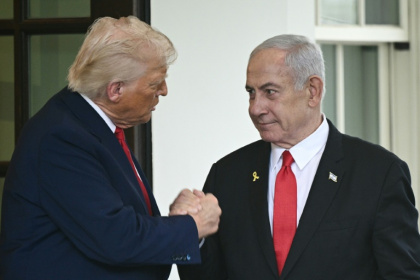 Donald Trump et Benjamin Netanyahu à la Maison Blanche, le 7 avril 2025 - Brendan SMIALOWSKI (AFP)