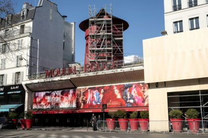 Le Moulin Rouge sans ailes à Paris le 5 mars 2025 - BERTRAND GUAY (AFP)