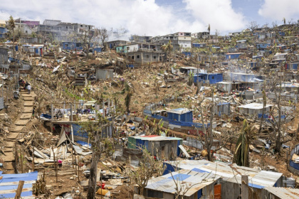 Les destructions provoquées par le passage du cyclone Chido à Vahibe, près de Mamoudzou, le 24 décembre 2024 à Mayotte - PATRICK MEINHARDT (AFP)