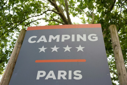 Créé dans les années 1950, l'unique camping intramuros de Paris a été profondément rénové après que le groupe Huttopia en a décroché la délégation de service public en 2011 - Thomas SAMSON (AFP)