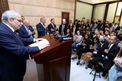 Image fournie par la présidence libanaise du Premier ministre libanais Nawaf Salam devant la presse à Baabda, près de Beyrouth, le 5 août 2025 - - (AFP)