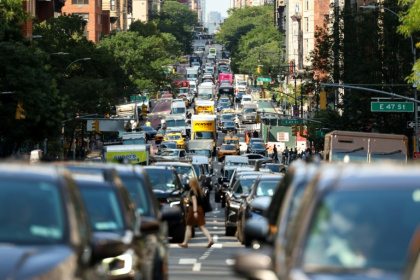 Embouteillage dans le quartier de Manhattan, le 29 juillet 2025 à New York - CHARLY TRIBALLEAU (AFP)