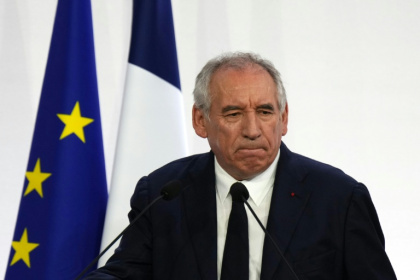 Le Premier ministre François Bayrou lors d'une conférence de presse à Paris le 25 août 2025 - Dimitar DILKOFF (AFP)