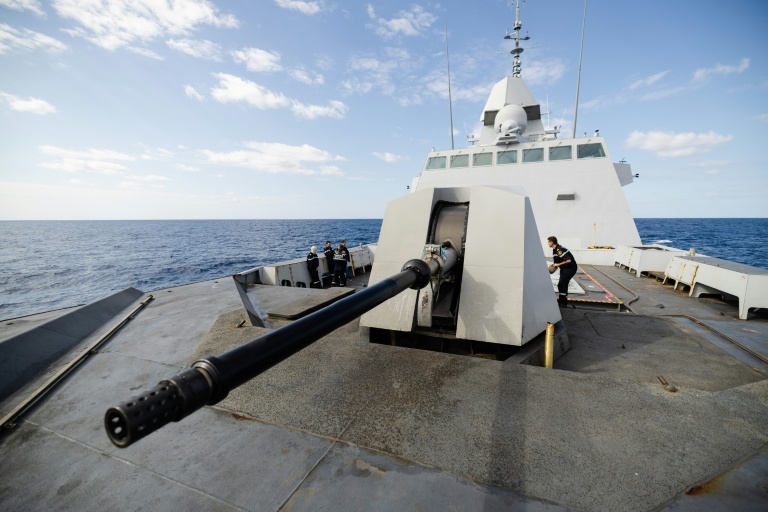 Contre les drones, la marine répond brouillage et "mur d'acier"