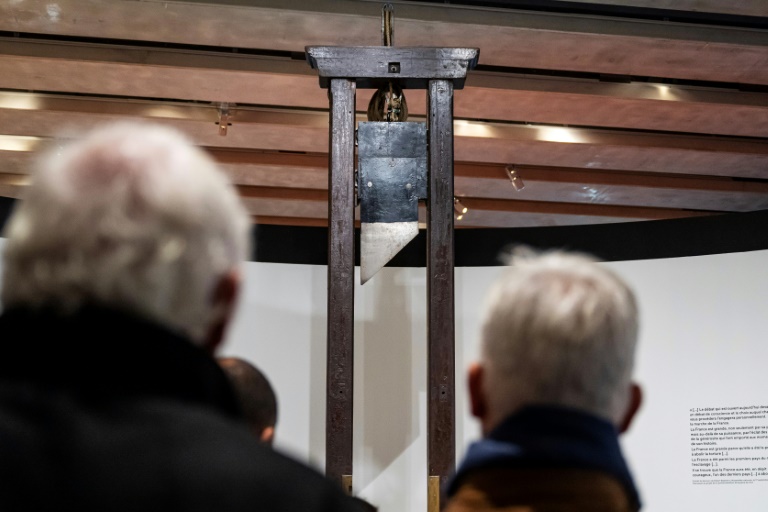 Au Mucem, la guillotine exposée en hommage au combat de Robert Badinter contre la peine de mort