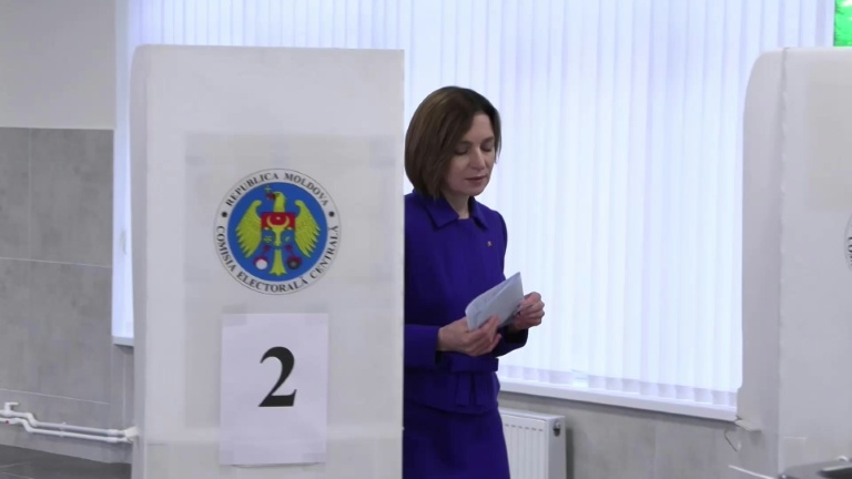 Le parti pro-européen PAS largement en tête des législatives en Moldavie