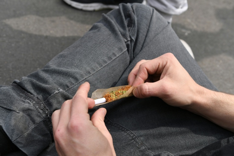 Tabac, alcool, cannabis : les ados sont de moins en moins accro