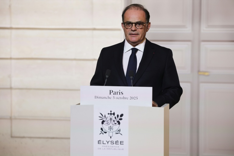 Un gouvernement Lecornu déjà en sursis, avec Lescure et Le Maire comme rares nouveautés