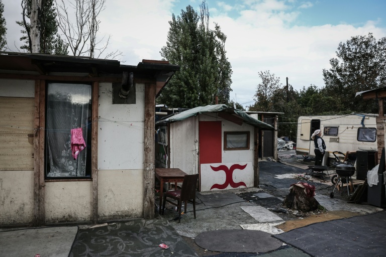 Dans l'un des plus grands bidonvilles de France métropolitaine, l'angoisse de l'expulsion