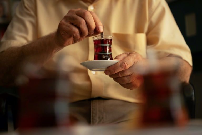 Thé ou café ? Au Kosovo, votre réponse révèle votre âge