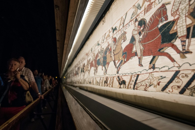 Avant Londres, la tapisserie de Bayeux extraite de son musée pour la première fois depuis 1983