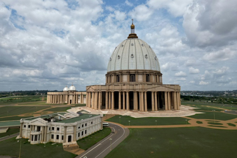 Côte d'Ivoire : la "fierté" de la basilique de Yamoussoukro, "notre Tour Eiffel"