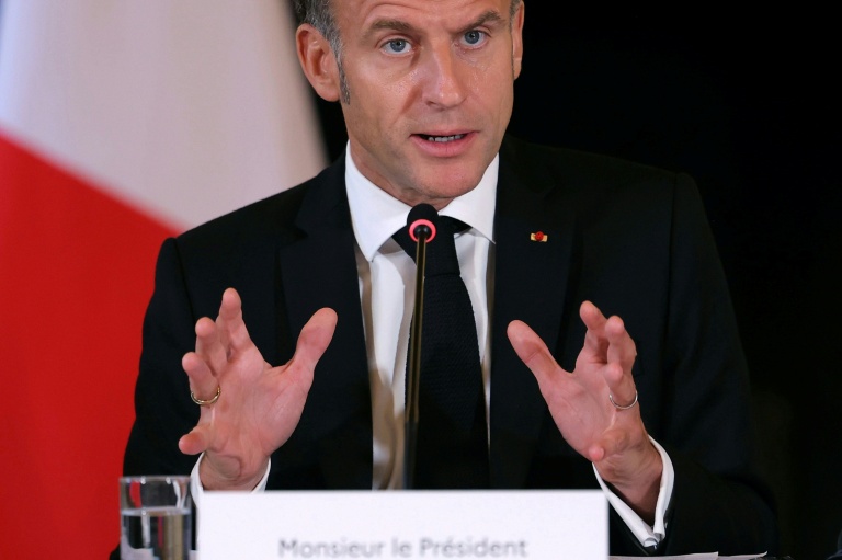 Lecornu, Borloo, un autre : Macron va mettre fin au suspense pour Matignon