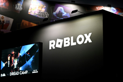 L'éditeur du jeu vidéo américain "Roblox" a annoncé qu'il allait mettre en place dans les prochains mois une vérification de l'âge de tous ses utilisateurs - Ina FASSBENDER (AFP)
