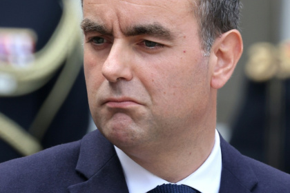 Le nouveau Premier ministre Sébastien Lecornu à l'hôtel Matignon, à Paris, le 10 septembre 2025 - Ludovic MARIN (AFP)